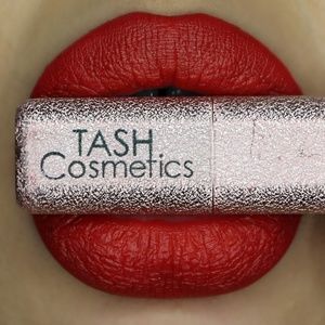 FEMME FATALE CREAM MATTE LIPSTICK - RUSSIAN RED